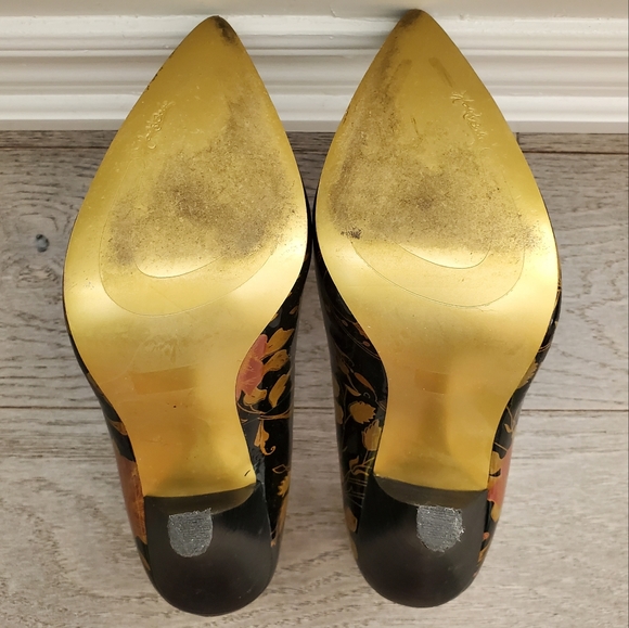 Hale Bob black patent floral pattern stilettos - Picture 5 of 7